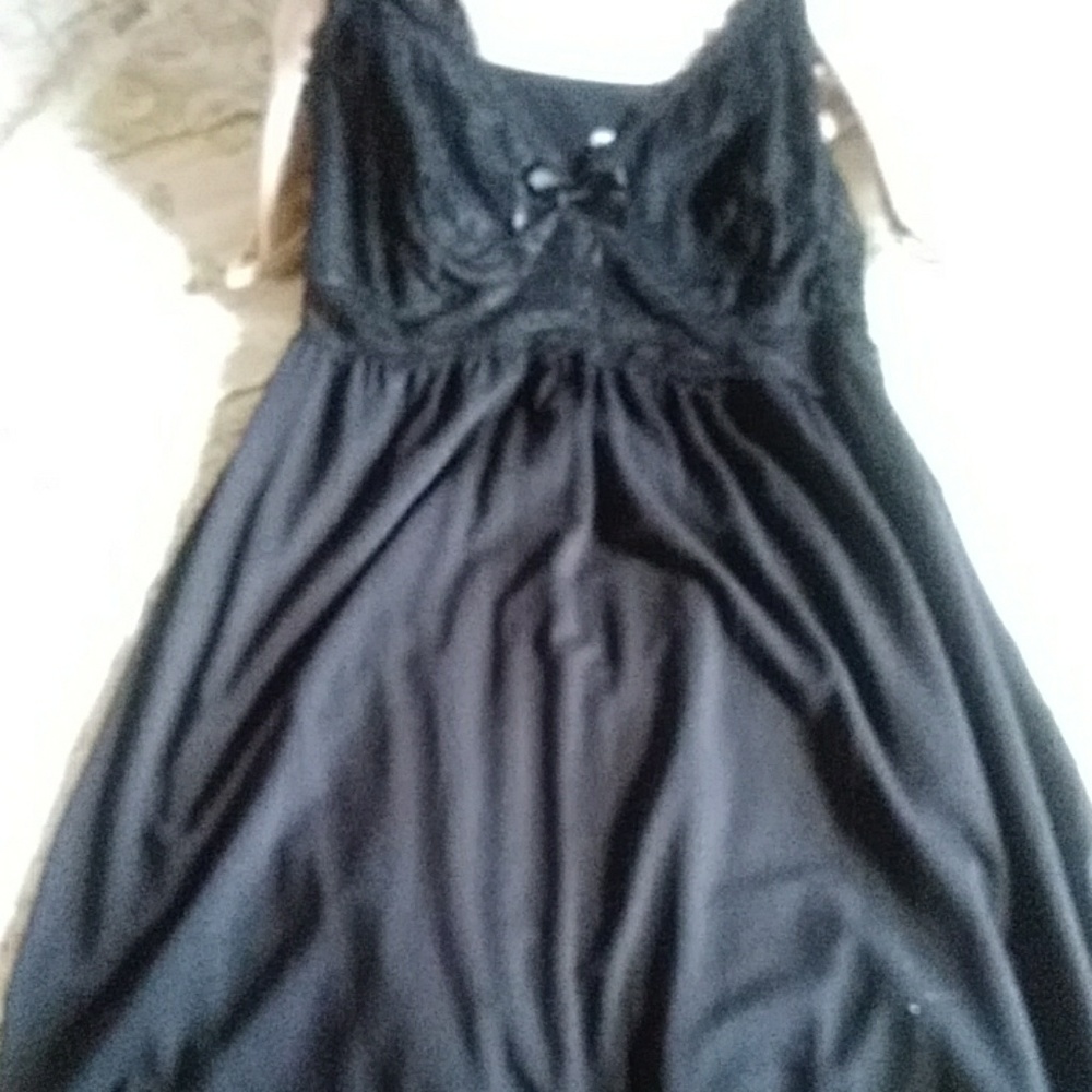 Lingerie - Picture 2 of 3